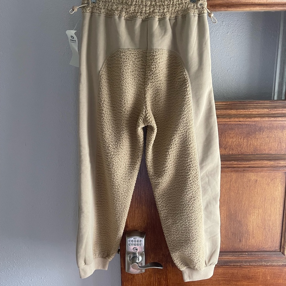 NWT Mono B Tan Bear Hug Lounge Set - Picture 4 of 14